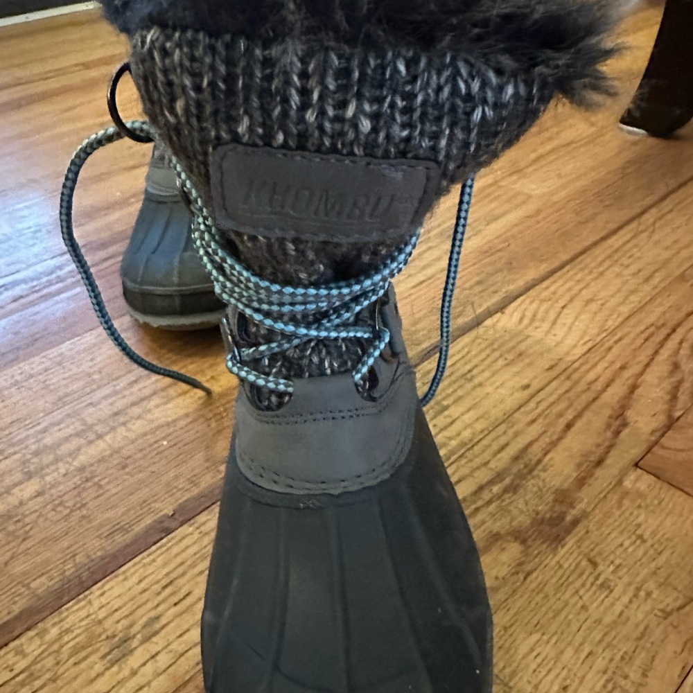 Winter boots size 7